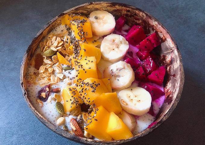 eatclean smoothie bowl sua chua chuoi xoai thanh long hanh nhan granola recipe main photo