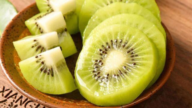 de lam trang da khi an kiwi can tranh 3 dieu nay compress compress